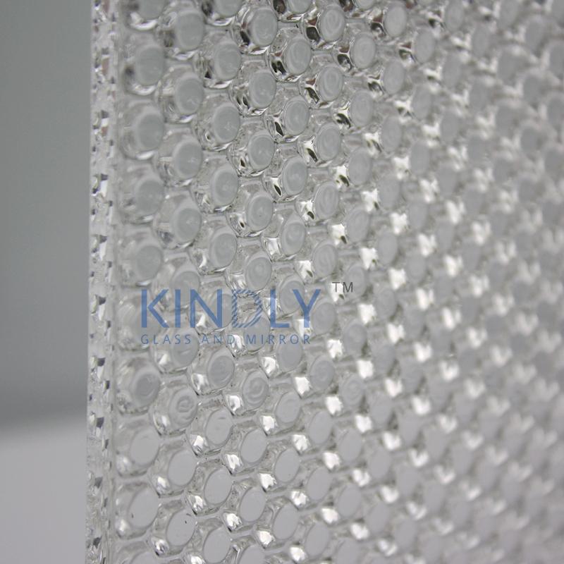 Ultra clear luminous pearl patterned glass